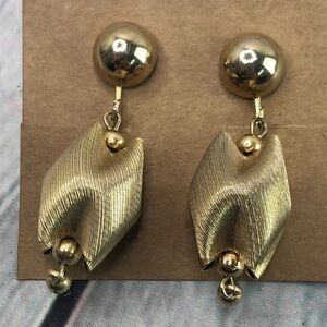 5/$25 Artsy gold tone geometric chunky statement clip on earrings